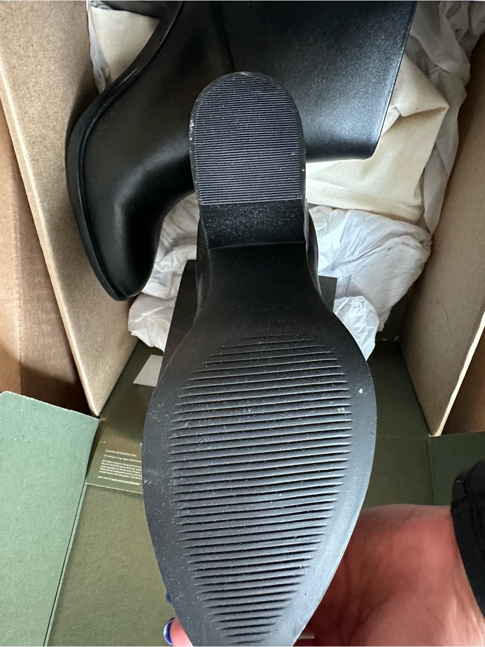 Black boots (Size 6 / FEELS like a 5.5 😭) - Picture 3 of 5